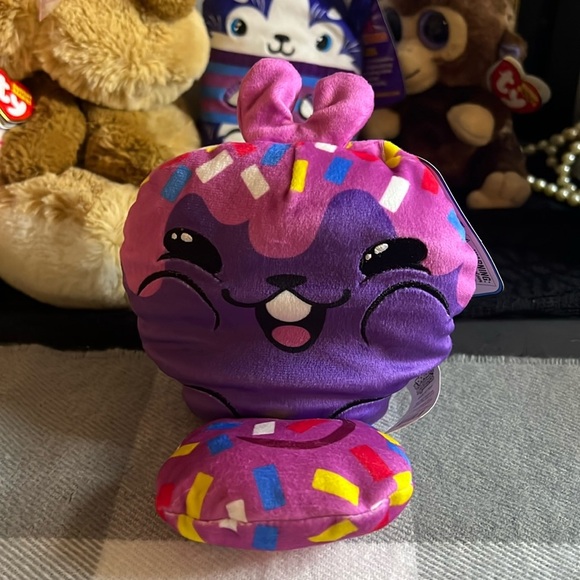 Dogs Vs Squirls 6inch Chonk * Nibbles * Bean filled Plushie - Picture 3 of 10